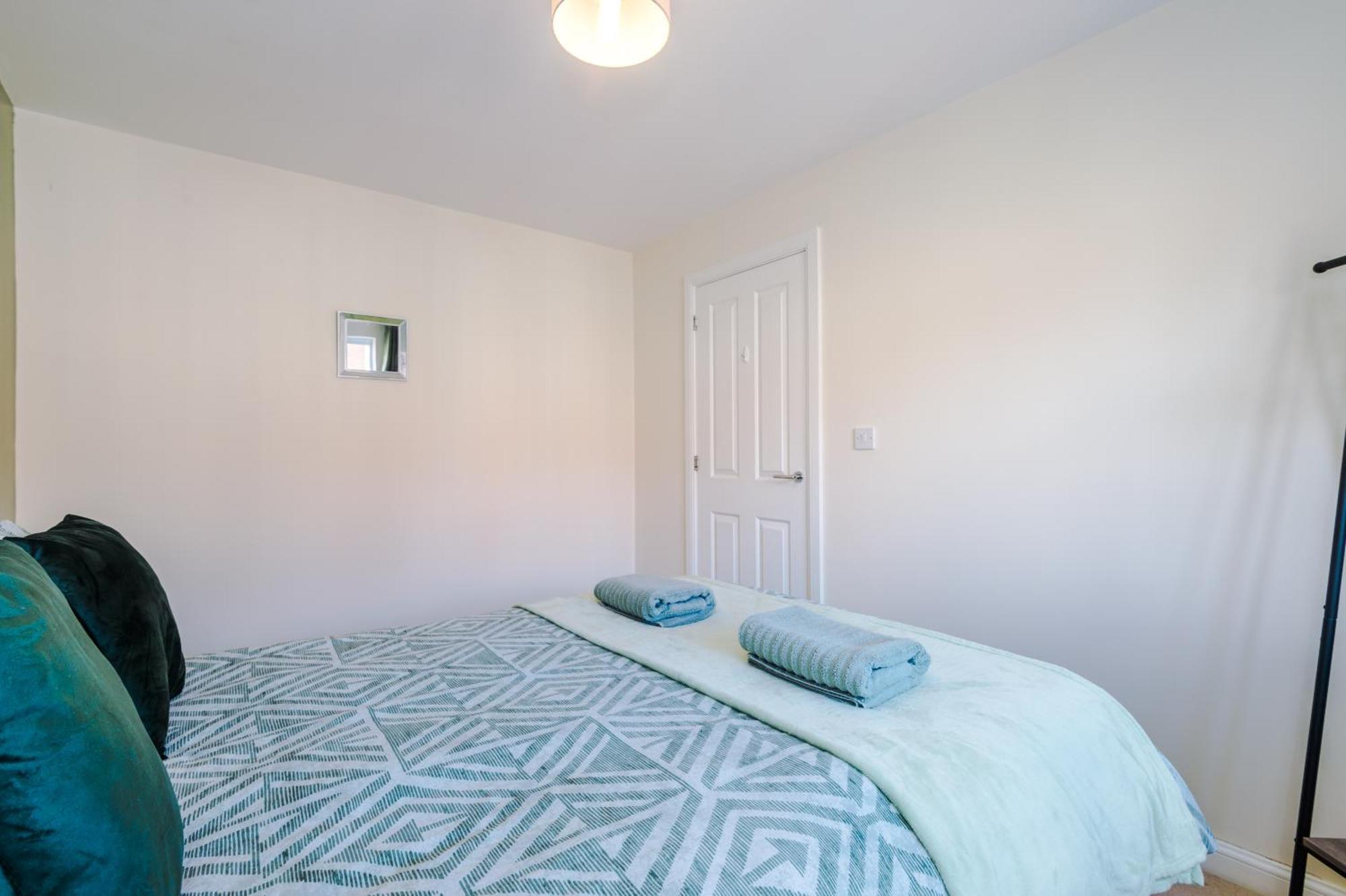 Modern Semi Detached In A Quiet Location, Driveway Parking Βίλα Ewloe Εξωτερικό φωτογραφία